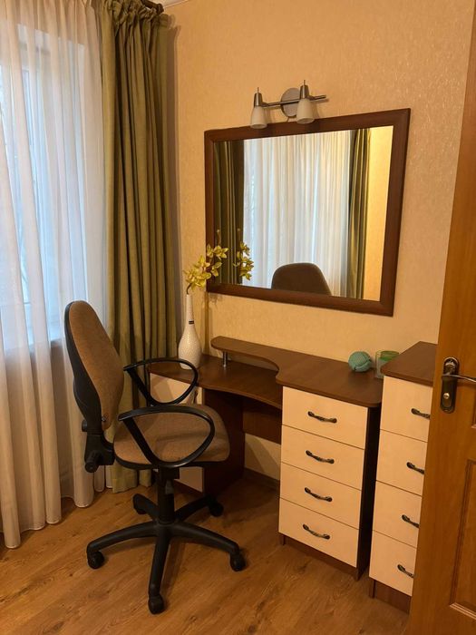 Продам затишну 3 к/к в районі площі Перемоги