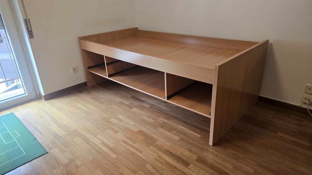 Cama dupla de  solteiro