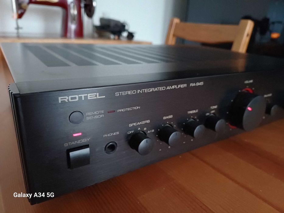 Wzmacniacz Rotel RA-945
