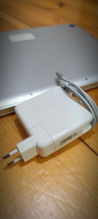 Macbook pro 15" 2009. 8gb 500gb