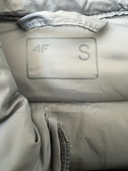 Piękna nowa lekka kurtka 4F rozmiar S
