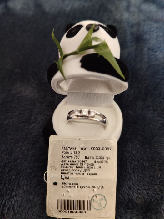 Золотое украшение с бриллиантами