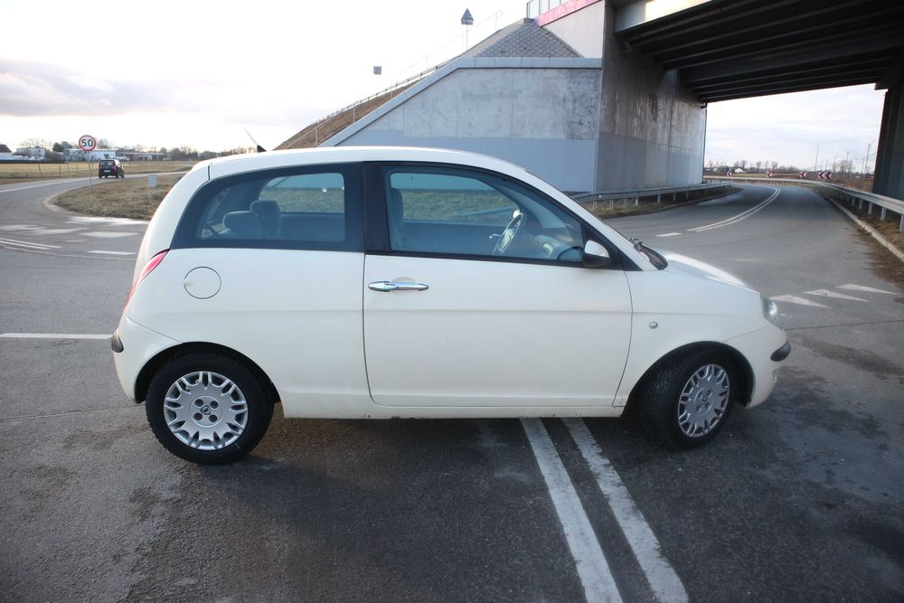 Lancia Zarejestrowana Do Jazdy