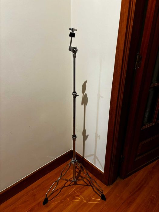 2 Tripés de Prato (Millenium Nova + Tama) + Multiclamps