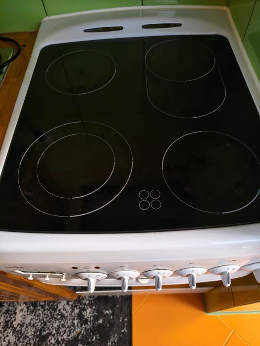 Sprawna kuchenka elektryczna Amica