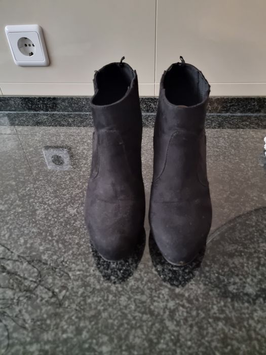 Botins pretos 38