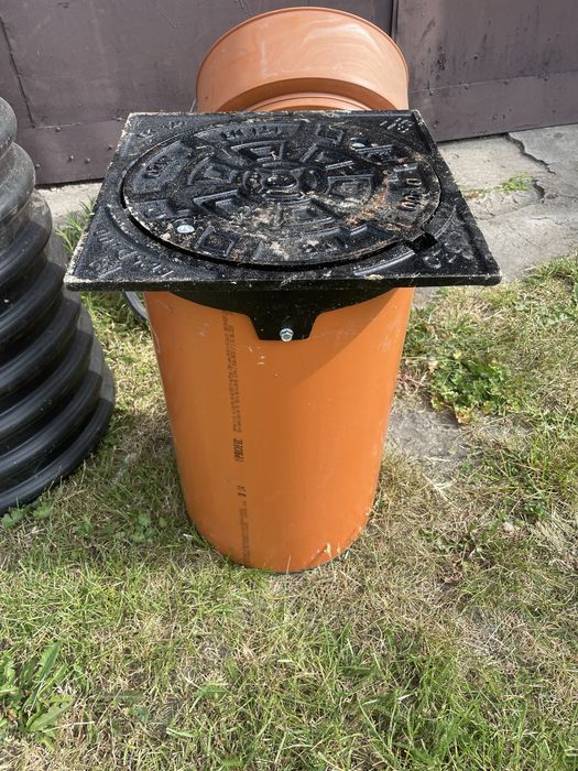 Właz żel. D400 z teleskopem na rurę karbowaną 315