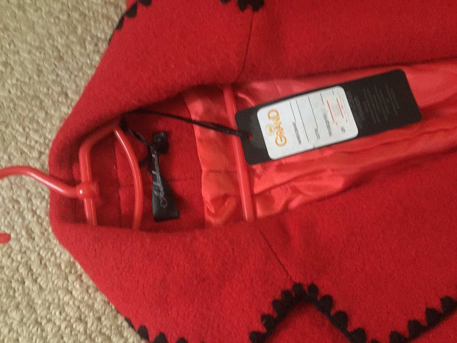 пальто красное  весна