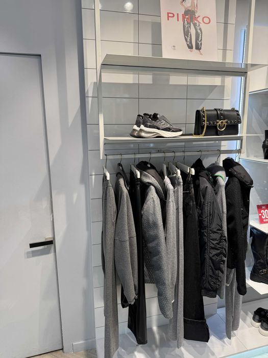 Меблі для магазину одягу