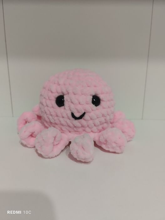 Ośmiorniczka na szydełku