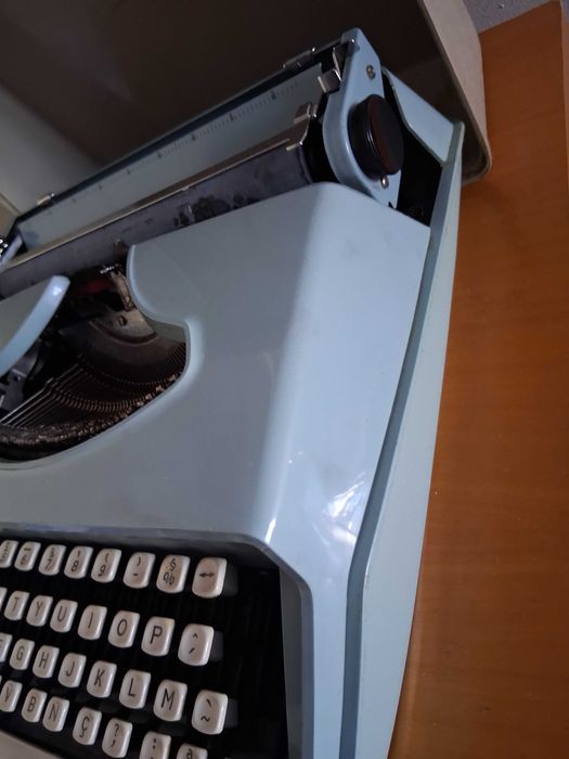 Máquina de escrever portátil antiga por apenas 20 euros