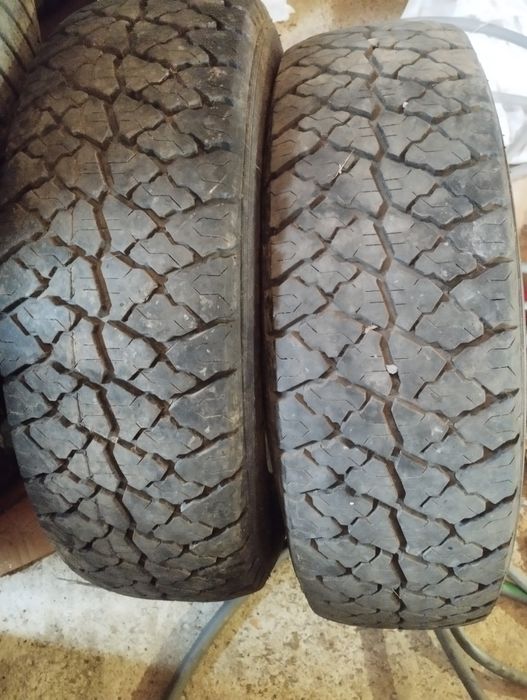 Гума 235/75/r15 2 шт