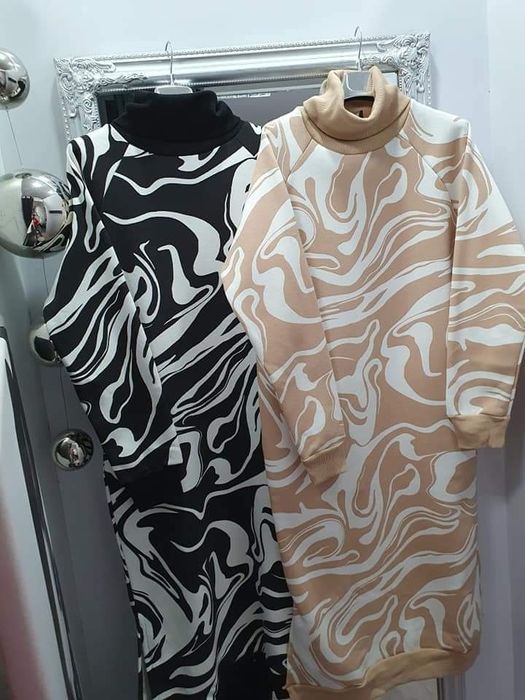 Sukienka czarno-biała z golfem