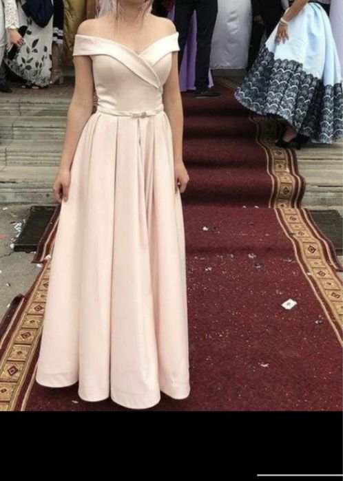 Вечірня сукня.