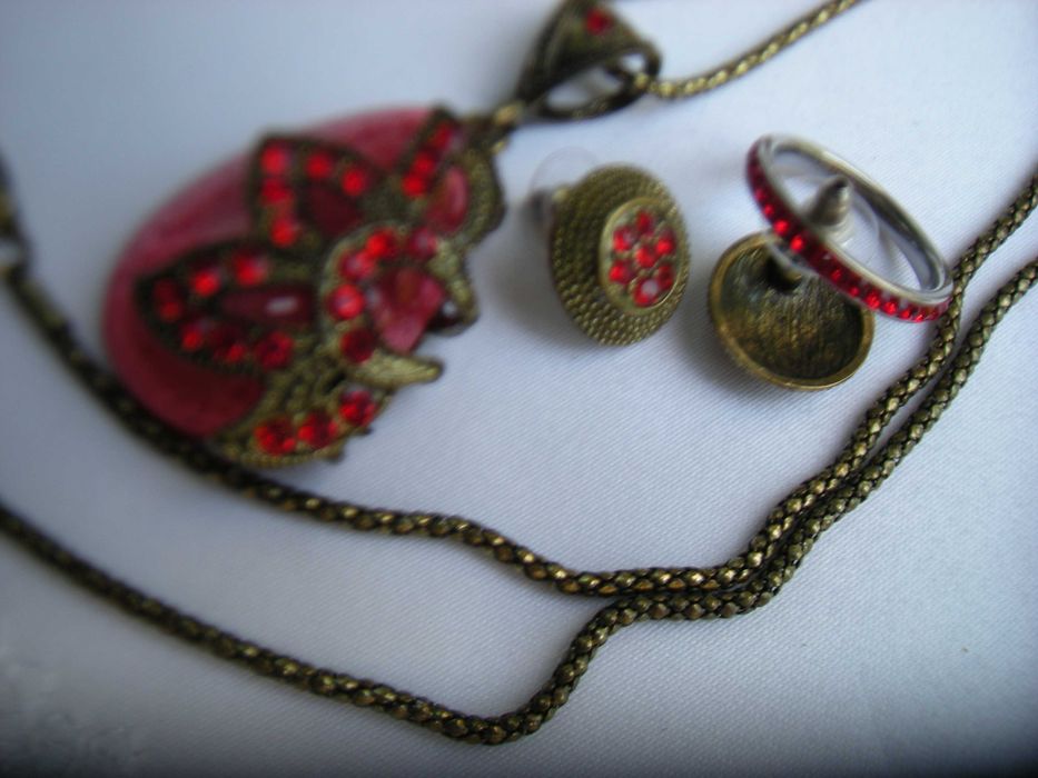 Komplet czerwone kryształki antyczne złoto kolczyki naszyjnik obr