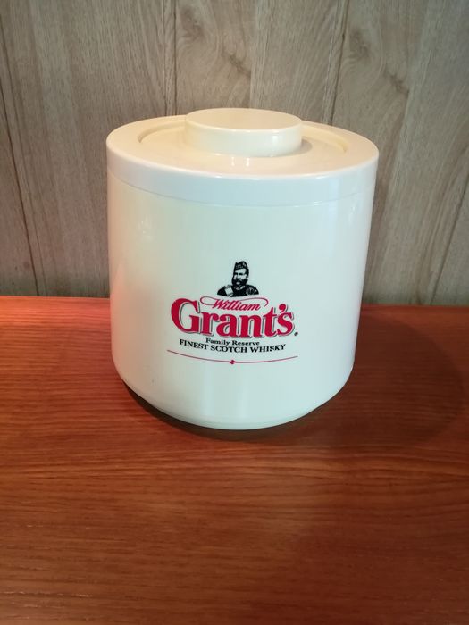 Baldes de gelo com logótipos