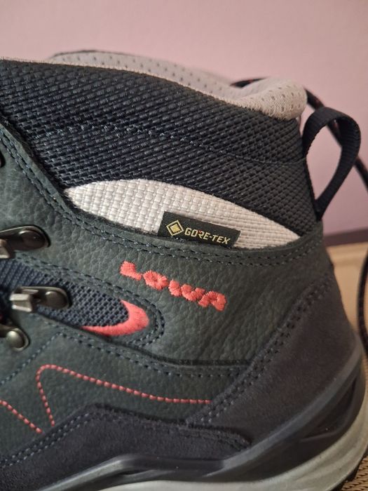 Lowa Gore-Tex 39.