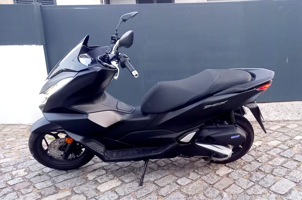 Honda PCX 125 de 2023 com apenas 2800km