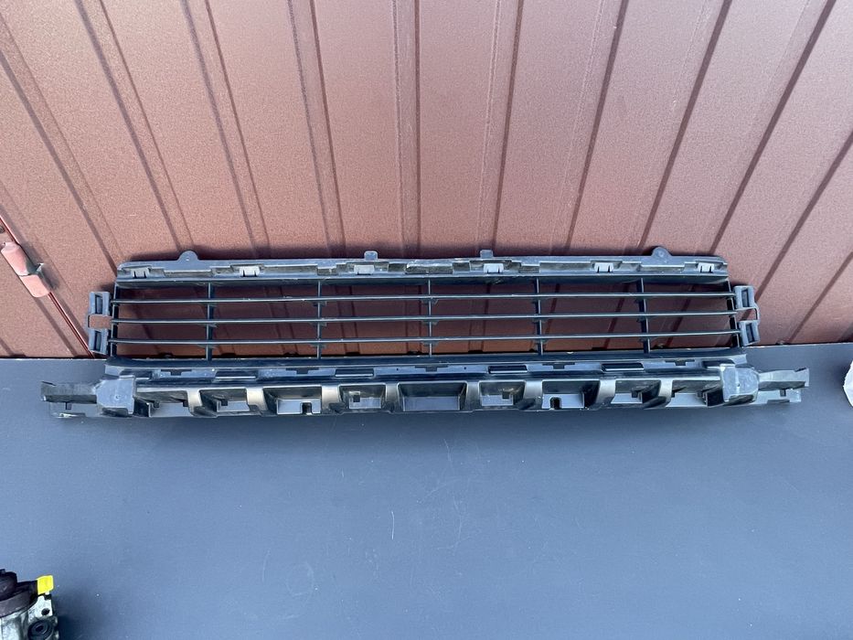 FIAT TALENTO 622543481R kratka zderzaka środkowa dolna osłona wypełnienie zderzaka