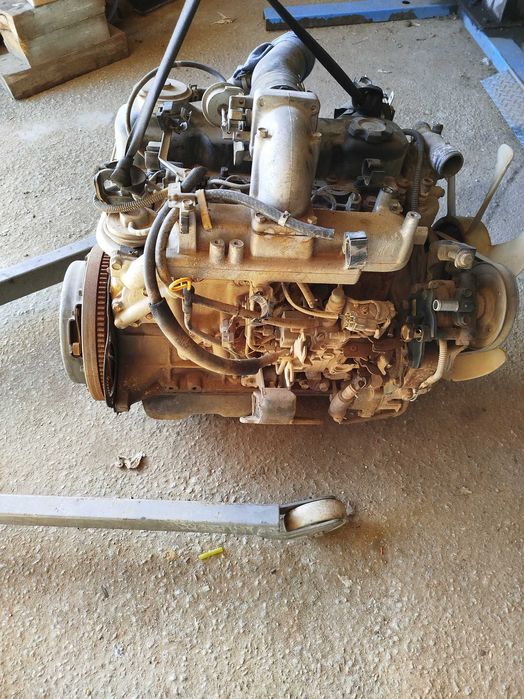 Motor Nissan TD25 completo com poucos km