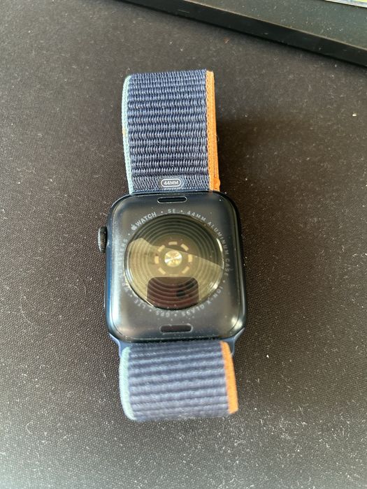 Apple Watch SE 44mm LTE + dedykowany powerbank