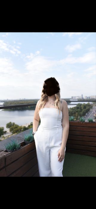 Білий довгий комбінезон