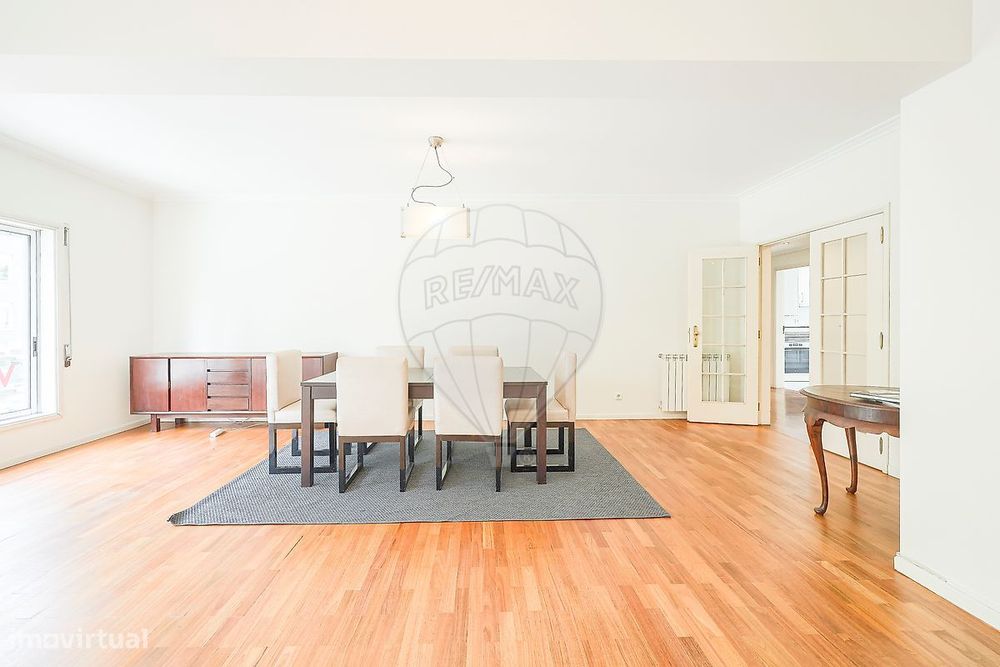 Apartamento T4 para arrendamento