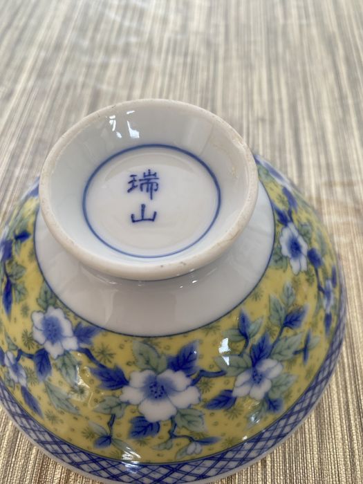 Antiga tigela de porcelana chinesa,