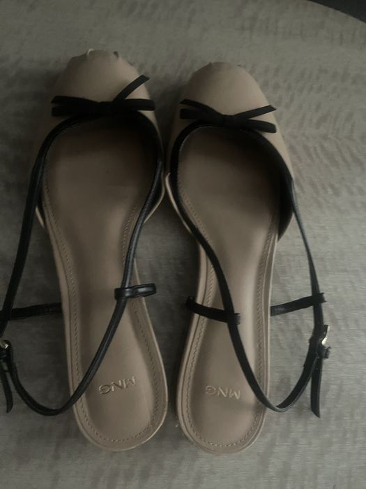 Босоніжки Mango.