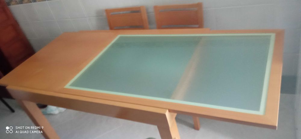 Mesa de cozinha extensível e 4 cadeiras madeira maciça