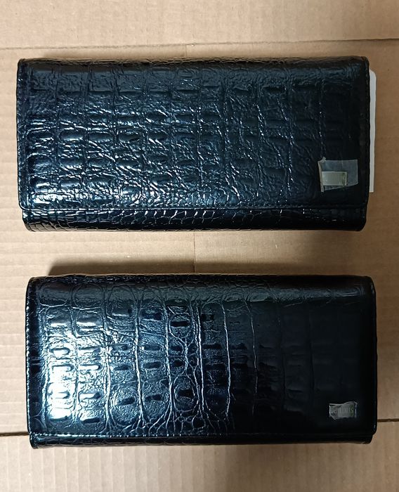 Кожаный лакированный женский кошелек