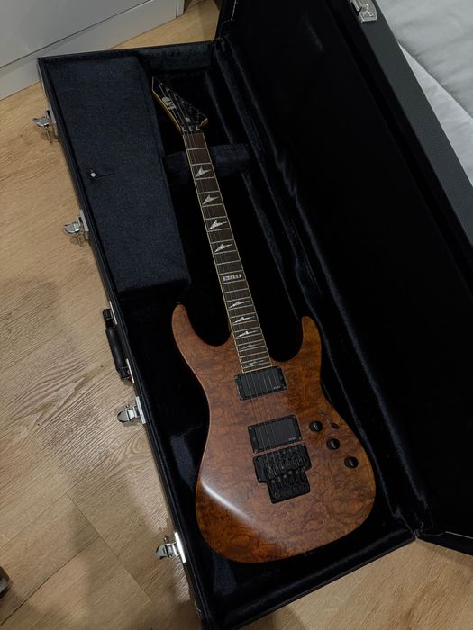 ESP LTD M-202 (Coreia) + Pickups EMG 81/85 + Mala Rígida