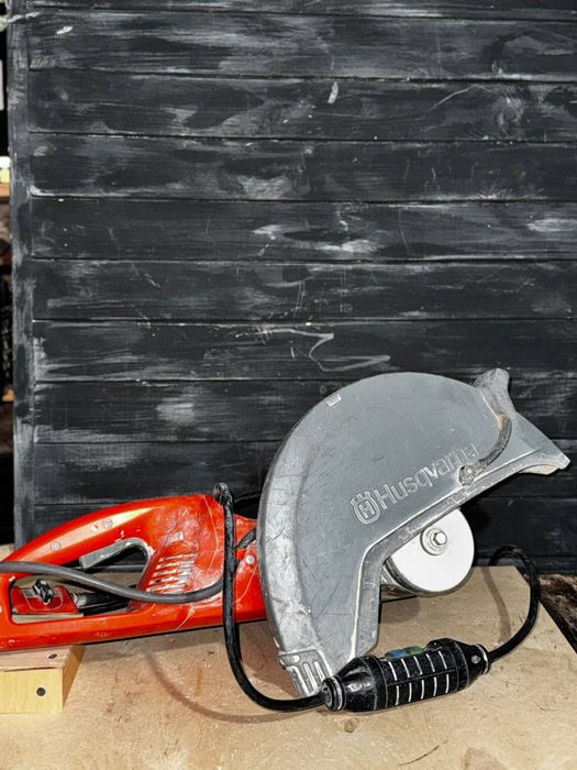 Husqvarna K3000 Wet — професійний електричний різак з подачею води