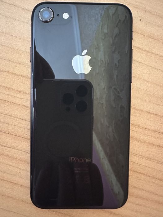 Айфон 8 64 гіга пам'яті повністю робочий