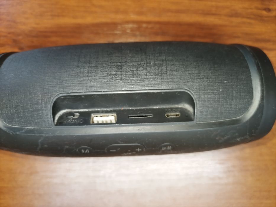 Спортивний годинник GA-100 та портативна Bluetooth колонка.