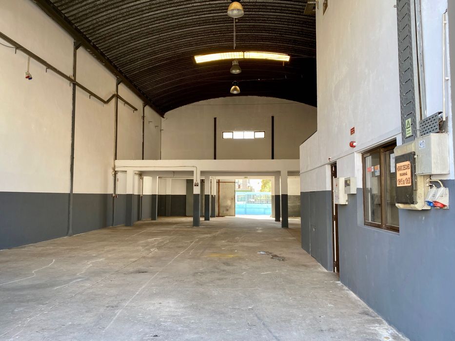 Arrendo Armazém Inústrial em VRSA