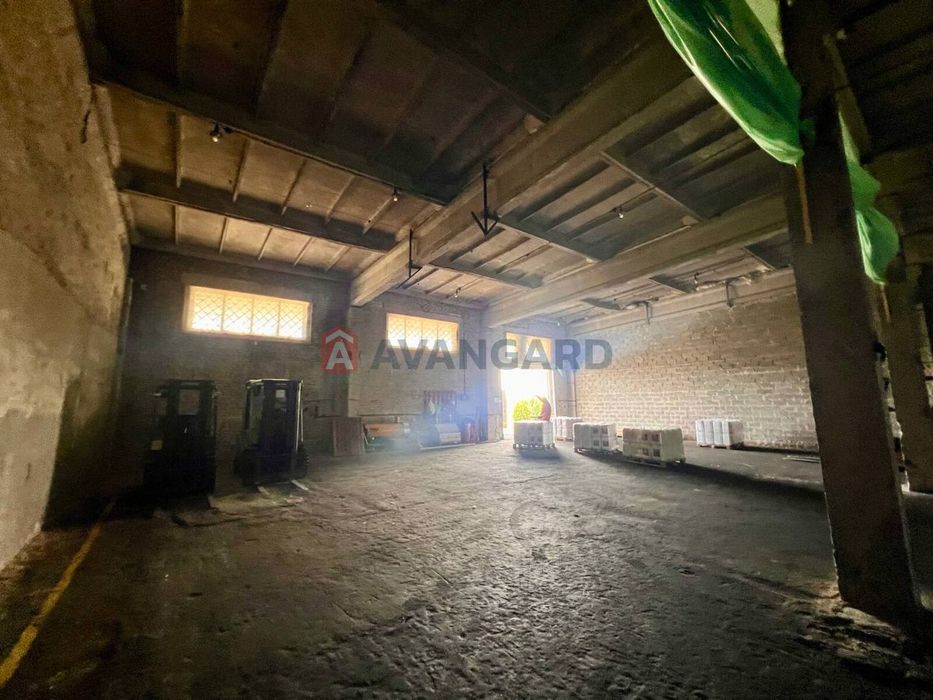 Продається виробничо-складська будівля з залізничною колією!