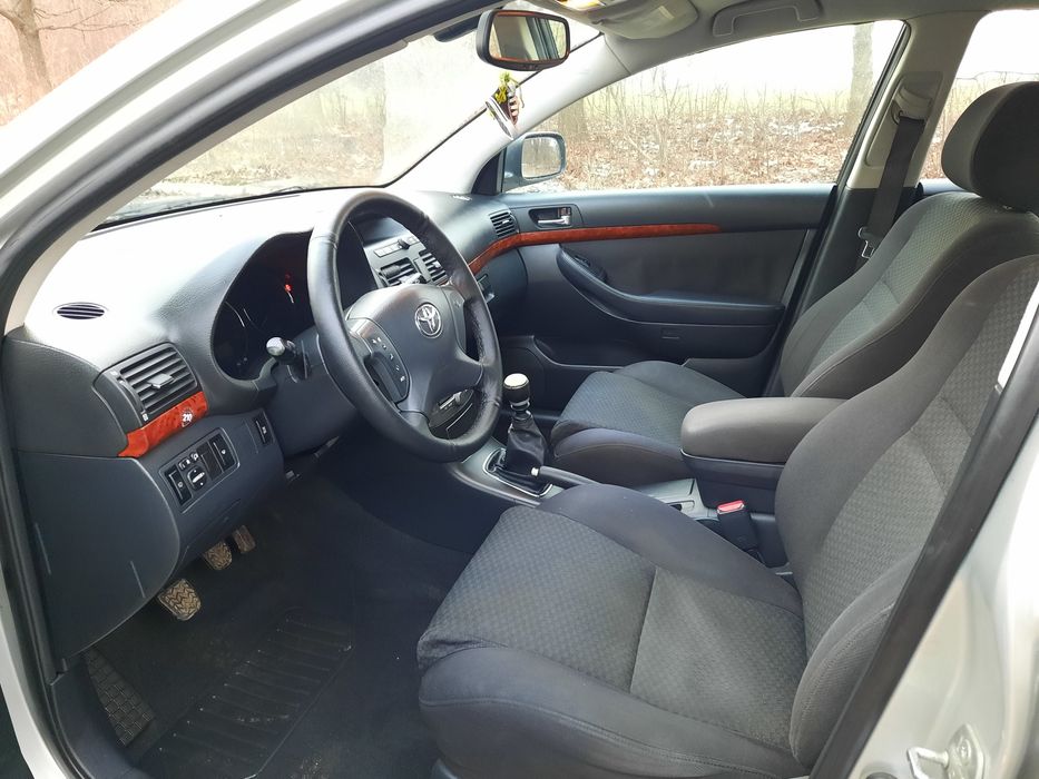 Продам Toyota avensis