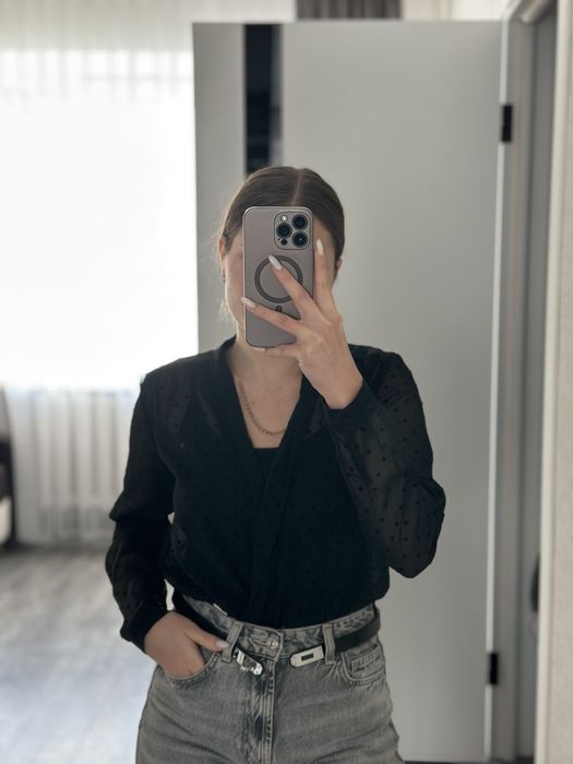 Прозора блуза боді чорна в горох stradivarius s