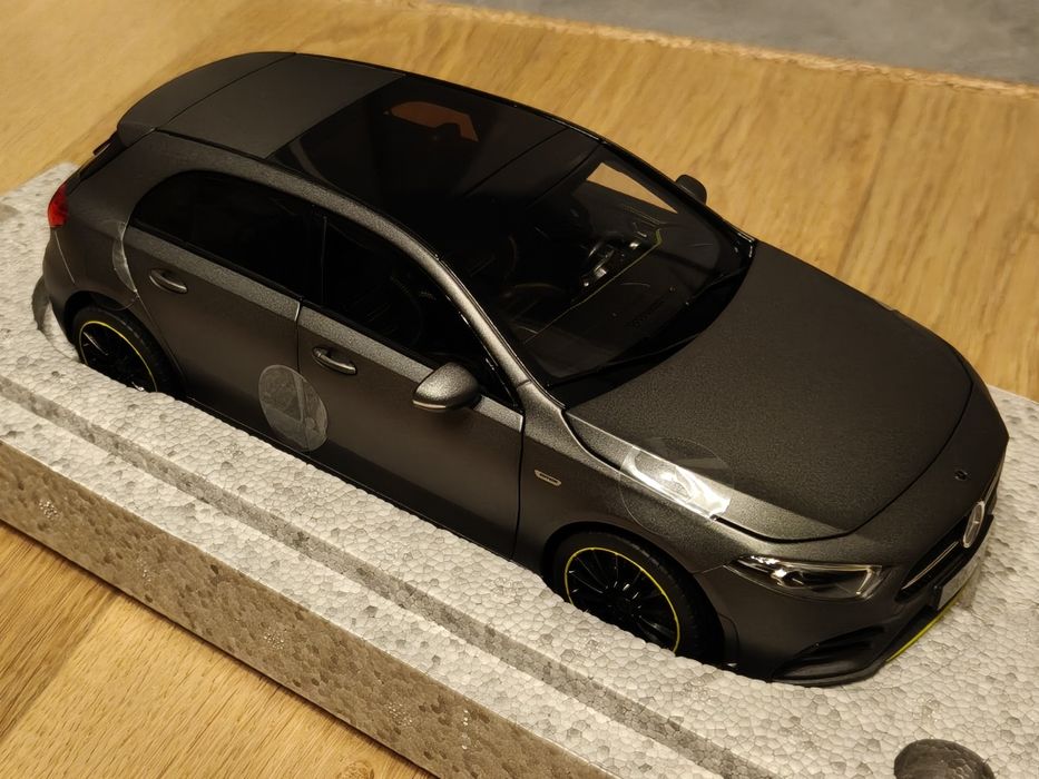 MODEL 1:18  Mercedes-Benz A-KLASA W177, nowy wersja Dealer Norev