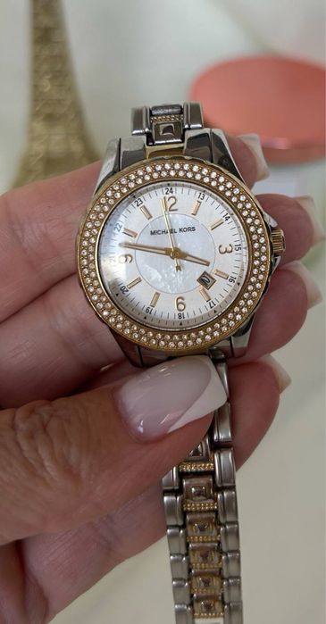 Наручний жіночий годинник