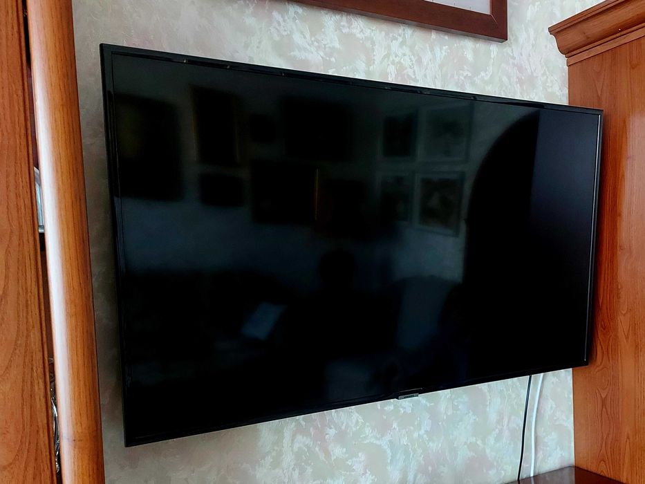 Телевізор SAMSUNG 43"