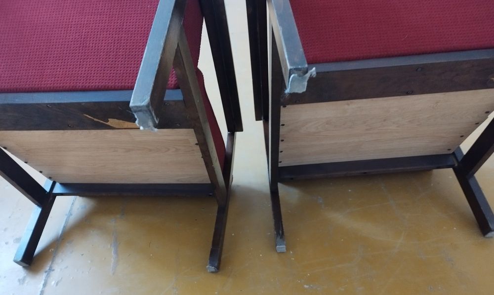 Fotele z PRLu - na sprężynach.