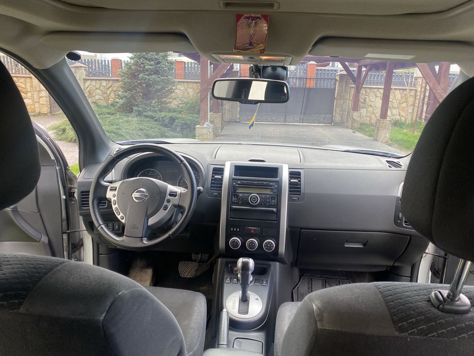Продаж автомобіля Nissan X-Trail