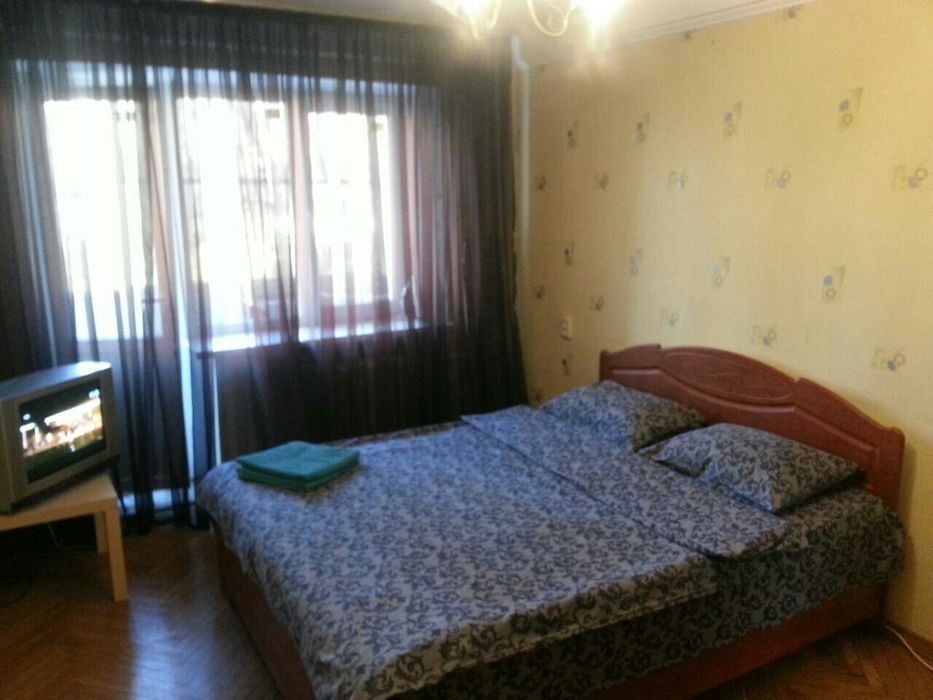 1комнатная квартира м. кловская , возможна почасовая аренда-3ч600 грн.