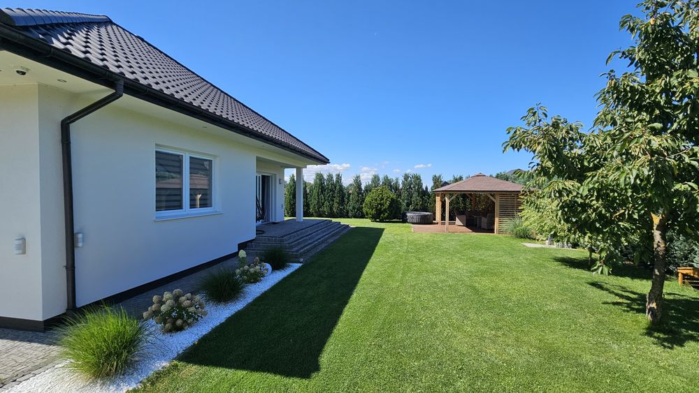 Dom wolnostojący przy lesie | działka 920 m² | piękny ogród