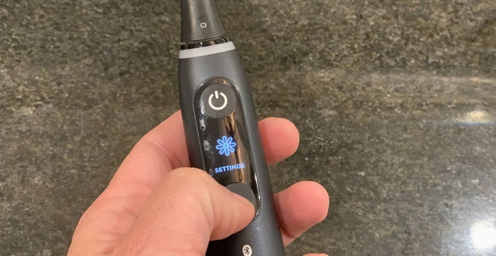 Oral-B iO Series 8 elektryczna szczoteczka do zębów
