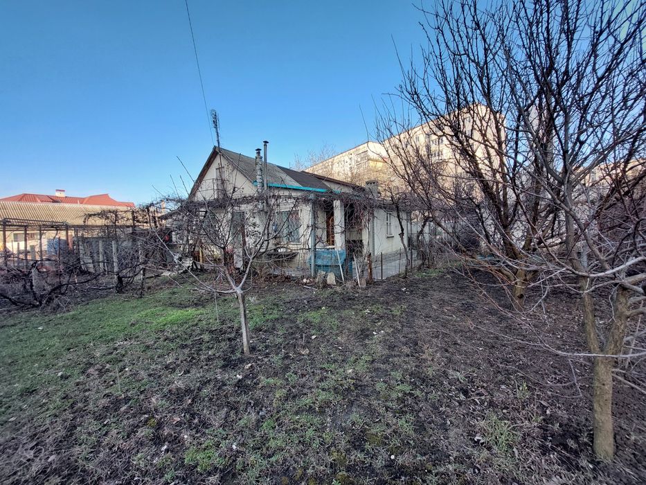 Продам дом в Черноморске районе Вечернего рынка.