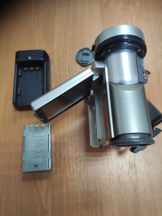 Продам відеокамеру SONY DVX-900