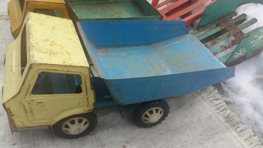 Детская игрушка юла